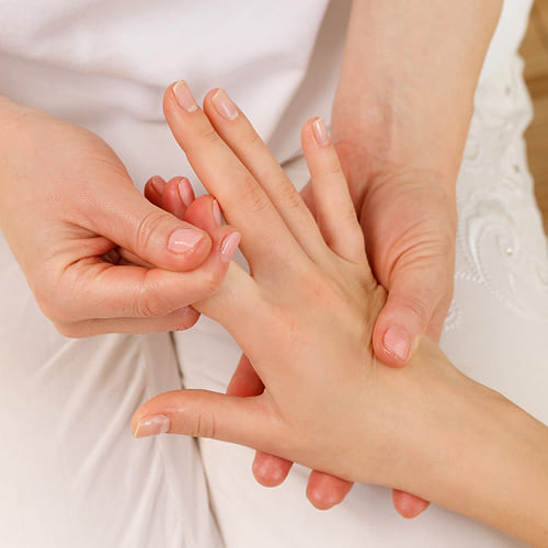 フット or ハンドトリートメントor ポイントメイク